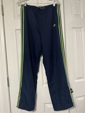 Adidas unisex/men's relaxed-fit athletic cut wind pants/warmup pants Size US M